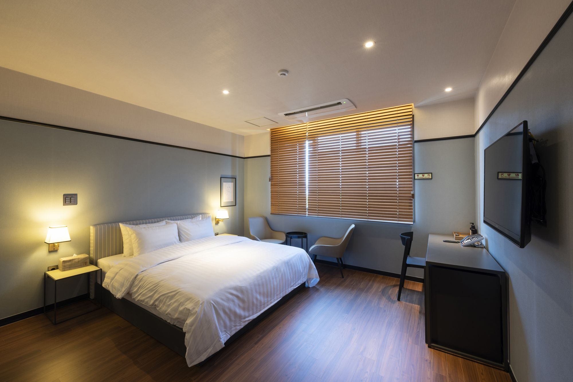 Brown-Dot Hotel Shinho Puszan Kültér fotó
